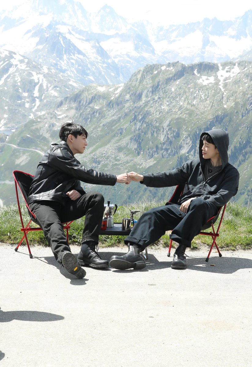 jikookheart's tweet image. THEM 😭