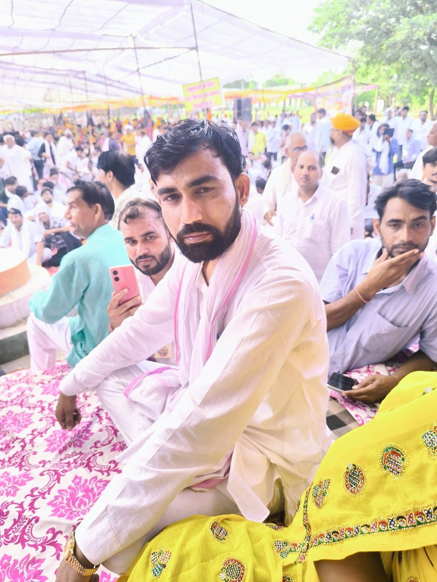 एक समय था जब आदिवासियों पर लिखना–बोलना कोई ज़रूरी नहीं समझा जाता था। 705 जनजातियों में से लोग सिर्फ़ 30–40 जनजातियों का नाम जानते थे। उनके मुद्दों पर नेता भी चुप रहते थे, पार्टियाँ बचती नज़र आती थीं। लेकिन पिछले 15 वर्षों में हमने मिलकर <a href="/TribalArmy/">Tribal Army</a> सामाजिक संगठन के माध्यम एक