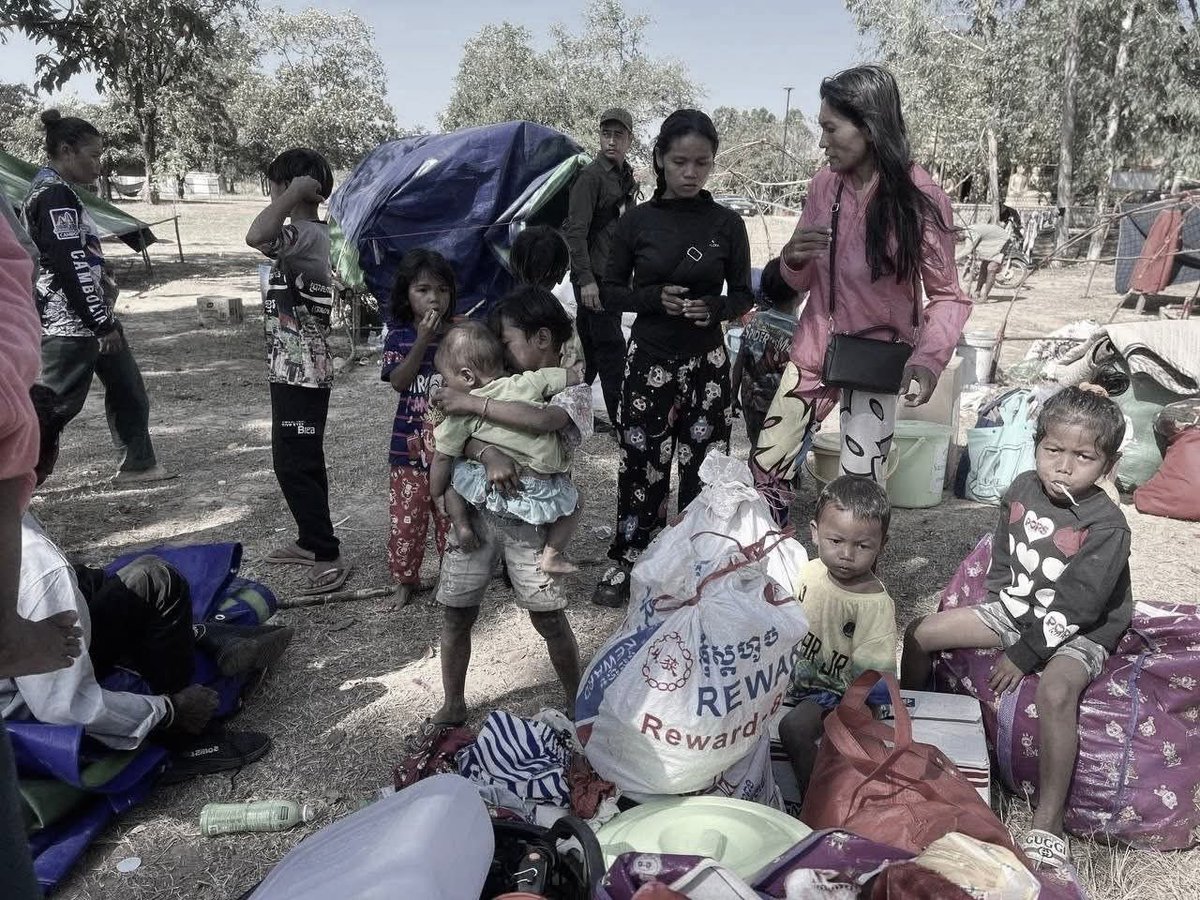 fiifi010997's tweet photo. How many times have we had to run away from school and home of the war? 🥺 

Cambodia does not want war and we are strongly committed to peace 🫂 

💔 ប្រជាជនស្លូតត្រង់របស់ខ្ញុំ

#SaveCambodia 
#Cambodianeedpeace https://t.co/kdzXmCtEdU