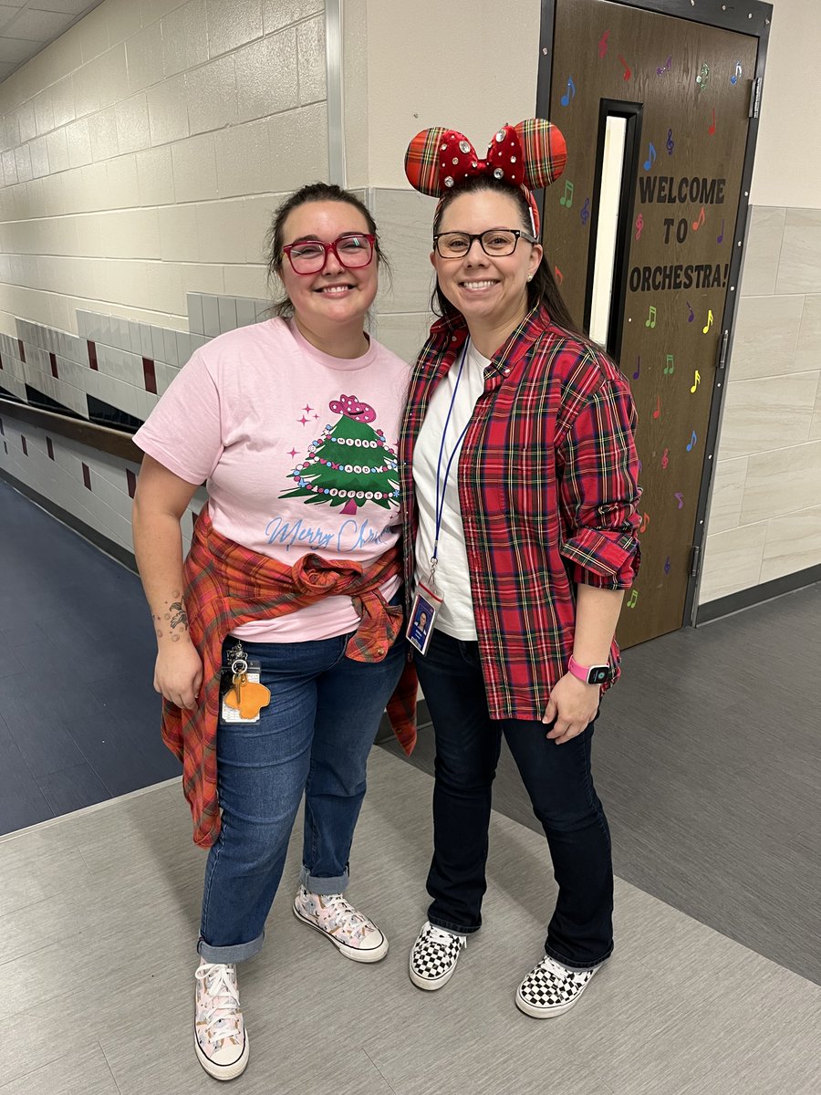 MidwayMS's tweet photo. ๐ถ Don we now our plaid apparel! ๐ถ
MMS staff and students showed up in style, rocking their best plaid today! ๐งฃ๏ฟฝ๏ฟฝ๏ฟฝ๏ธ
#PlaidDay #MMSPride #HolidaySpirit https://t.co/4JEjSVlRBw