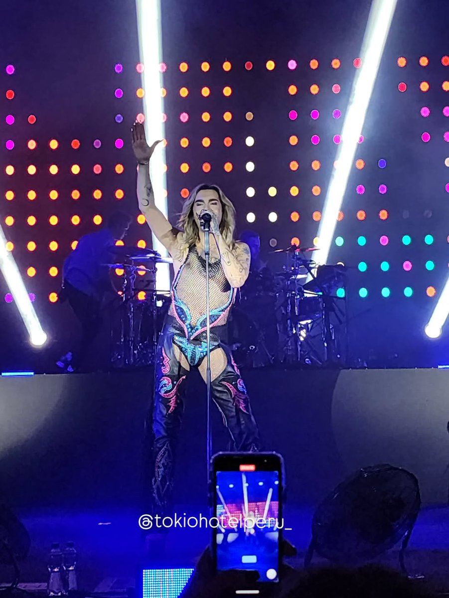 tokiohotelperu_'s tweet photo. Aquí tenemos algunas fotos de Tokio Hotel durante el concierto del pasado 8 de diciembre de 2024, una noche en la que la música nos abrazó, las emociones desbordaron y  se volvieron inolvidables ✨

#billkaulitz ##tomkaulitz ##georglisting ##gustavschafer ##tokita #tokiohotel https://t.co/1e9vxUbpok