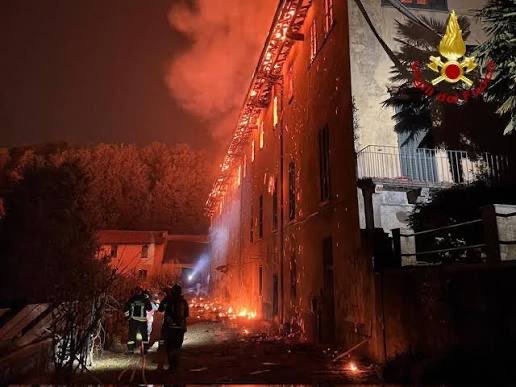 winds_of_future's tweet image. According to news, a religious monument was purposely set on fire in Italy. The suspect is not identified. More than 600 years of history have been lost.