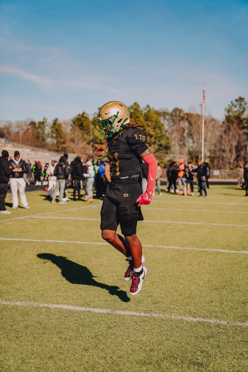 HYBRID DB C/O 2028

4 ints 
10 pbus
10 tfls 
25 tackles 
1 FF 
1FR

hudl.com/v/2TJfWy