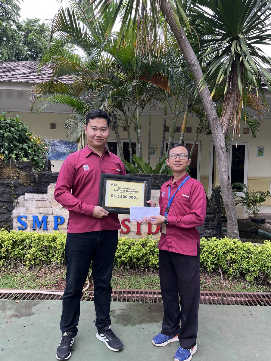 AlgolemNFTs's tweet image. I have handed over the collected donations to the school. Thank you again for all the help and support. Good night all! much love #algofam #Algorand 

Ignore my silly face guys lol
I know after this @PurDoodles will use my face for meme