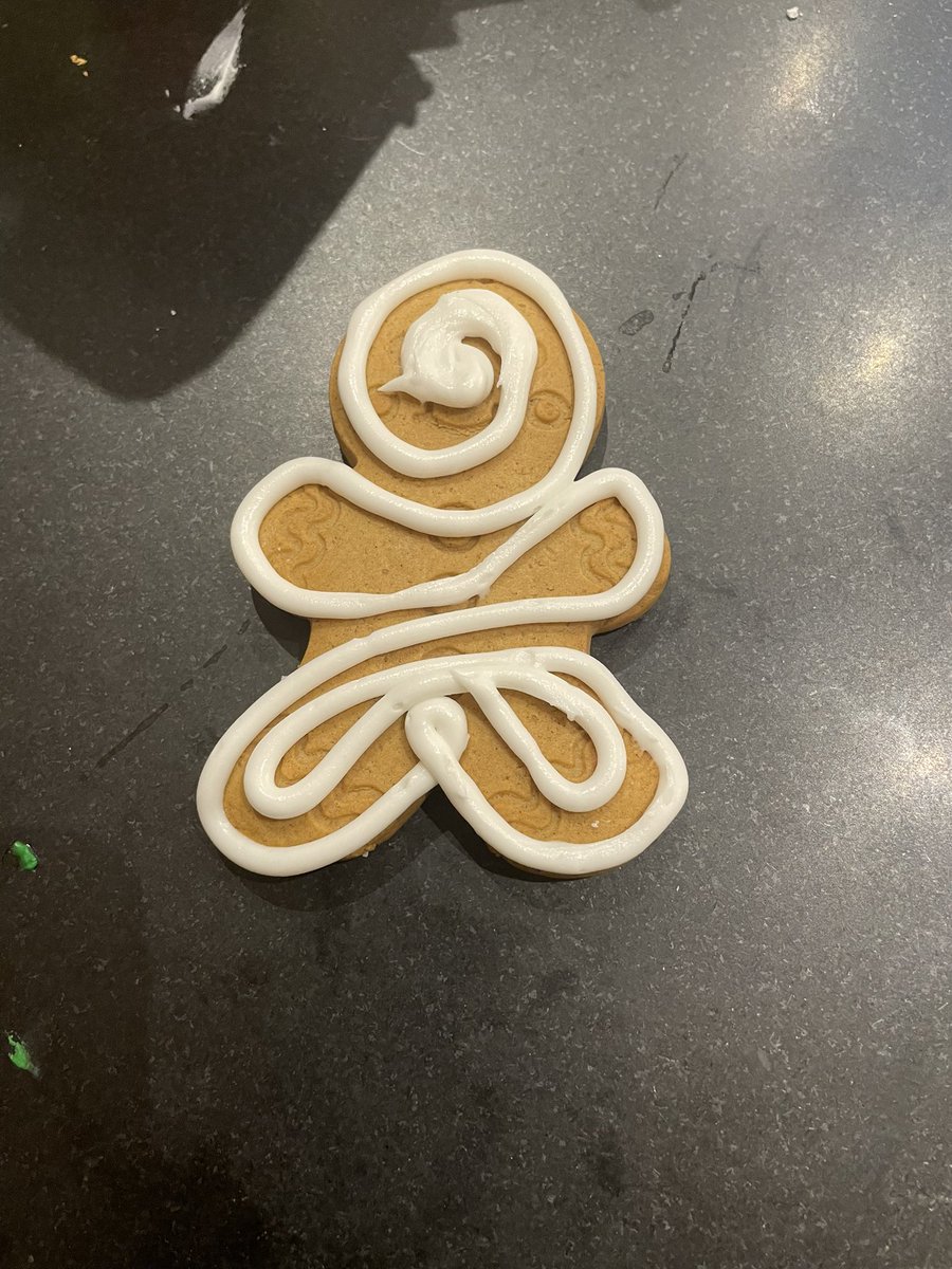 look at my gingerbread cookie look at it everyone look at it