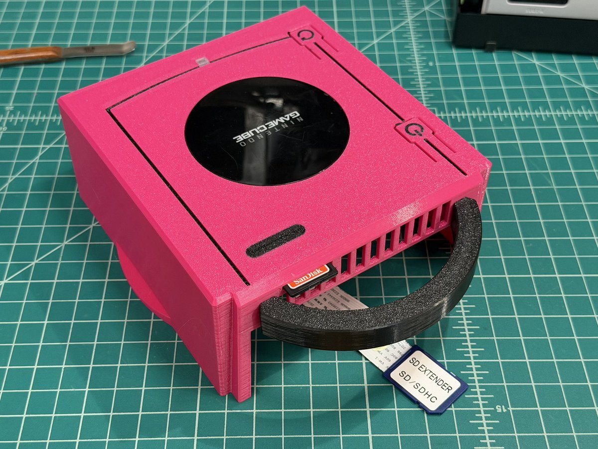 BlueShell3D's tweet image. And they tried to tell me it shouldn’t be done! But behold! The #Cuboid!
It’s rocking both the GCLoader and the Dual. And also, it’s shorter!
SD card smartly tucks in the back above the optional handle.