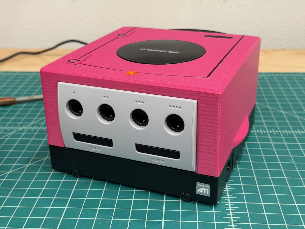 BlueShell3D's tweet image. And they tried to tell me it shouldn’t be done! But behold! The #Cuboid!
It’s rocking both the GCLoader and the Dual. And also, it’s shorter!
SD card smartly tucks in the back above the optional handle.