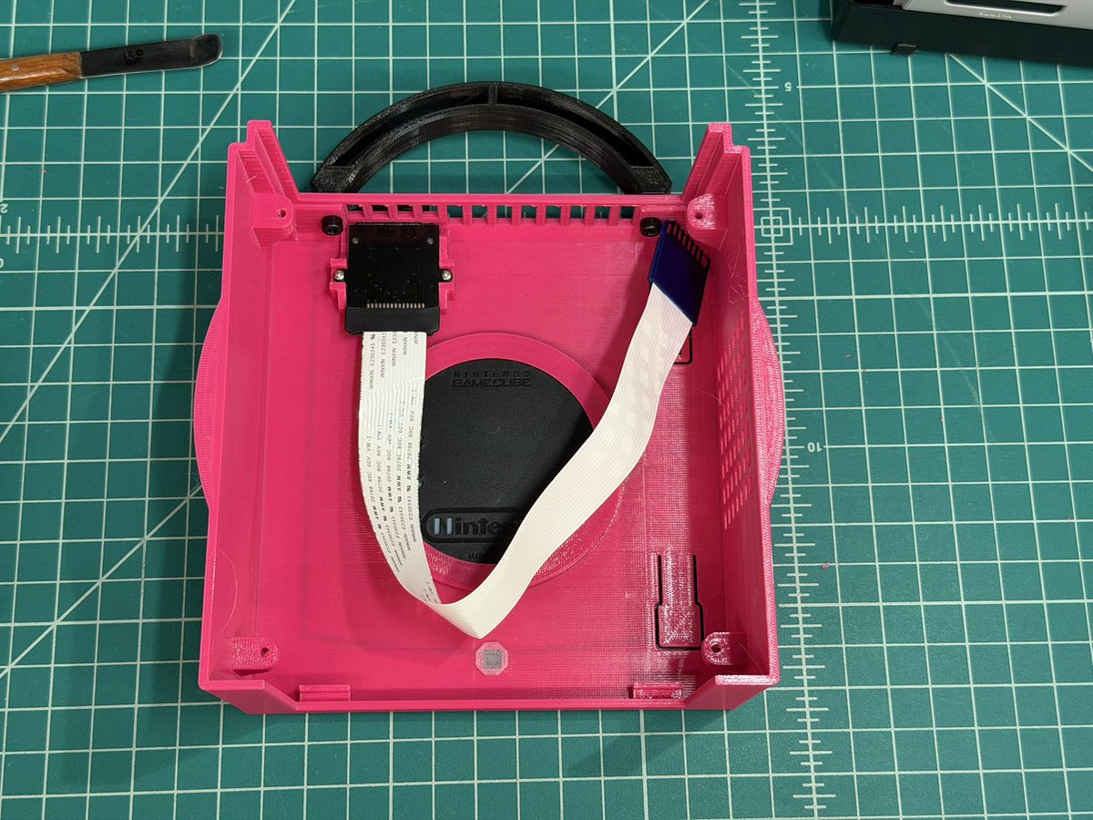 BlueShell3D's tweet image. And they tried to tell me it shouldn’t be done! But behold! The #Cuboid!
It’s rocking both the GCLoader and the Dual. And also, it’s shorter!
SD card smartly tucks in the back above the optional handle.