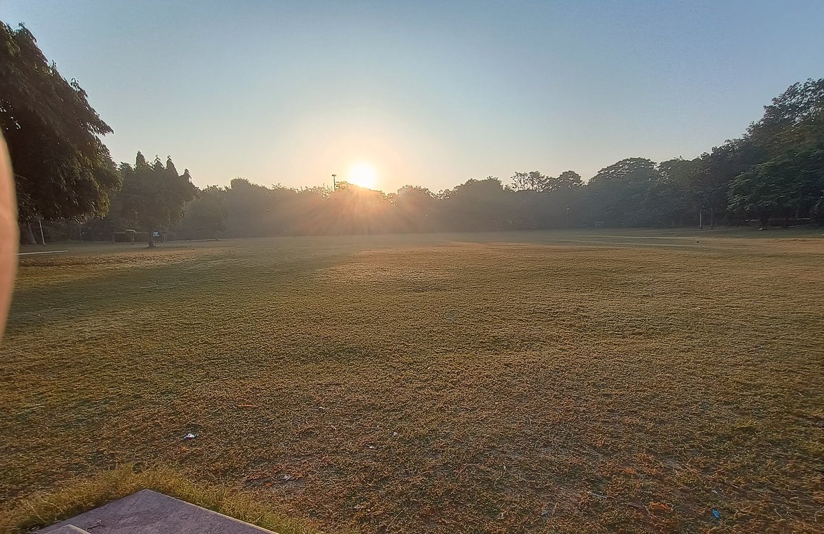 harshit_py's tweet image. This feeling &amp;gt;&amp;gt;&amp;gt; 🌅
I wonder what stops most people from going for a run?