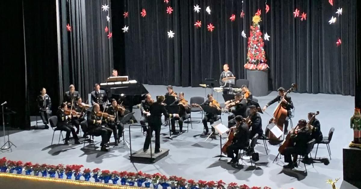 🎄✨ La música navideña se vive con emoción en el #Edomex.

La Orquesta Filarmónica de la Secretaría de Marina llega al Festival #NavidadDeChocolate para regalarnos una noche llena de armonía y tradición. 🎶

📅 9 de diciembre | 6:00 p.m.
📍 Teatro Centenario, Tlalnepantla

¡Ven