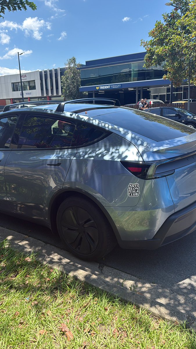 LuigiGreca94's tweet photo. 🇦🇺🤣 why? @Tesla https://t.co/pXiSiuzMkz