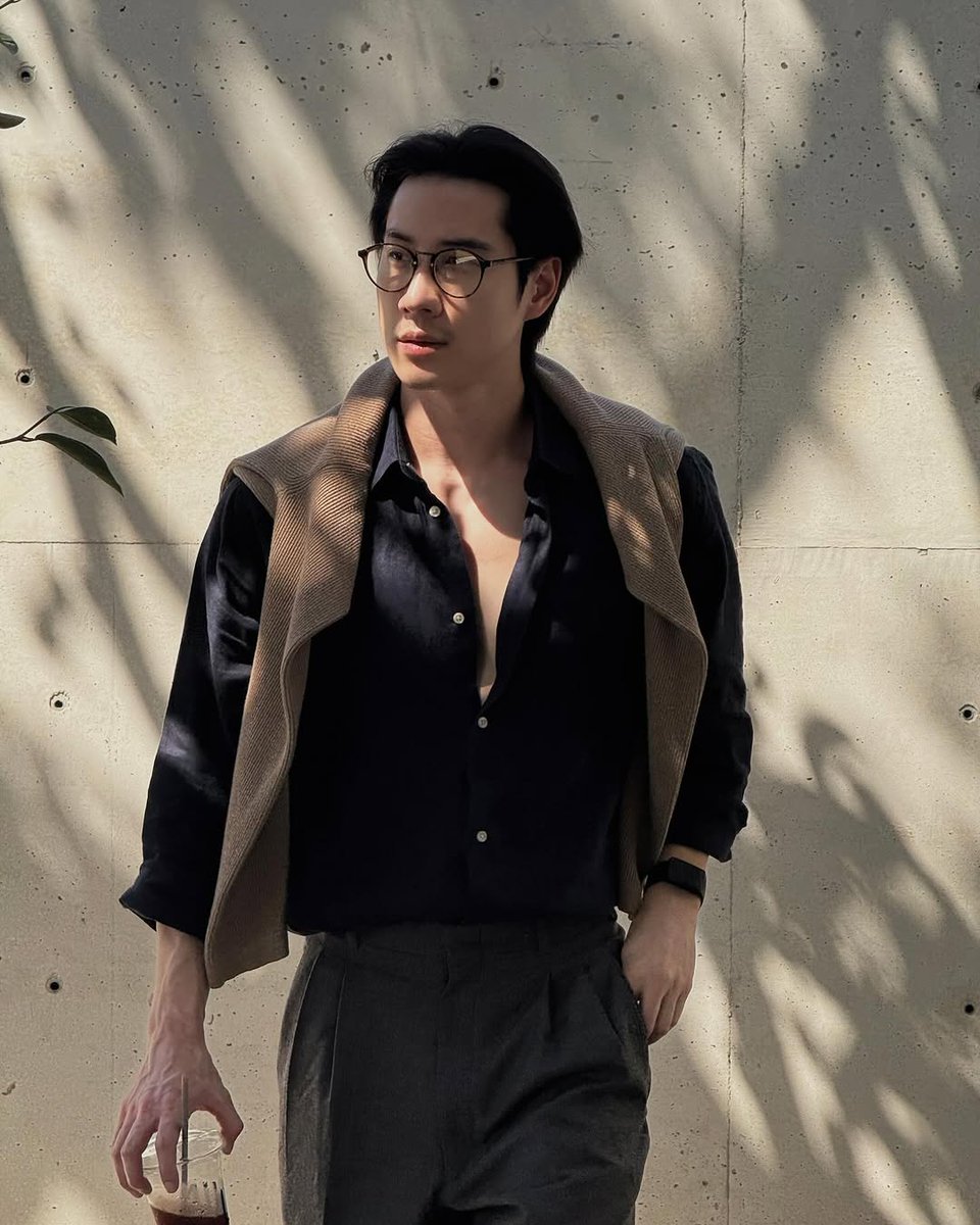 BrightrppBrasil's tweet photo. (09.12) 📸 nosso príncipe atualizou seu feed do Instagram, com um novo carrossel de fotos. 

#brightrpp #ไบร์ทรพีพงศ์
#BrightRapheephong
#SOLBright ☀️ https://t.co/PWevDz91aR