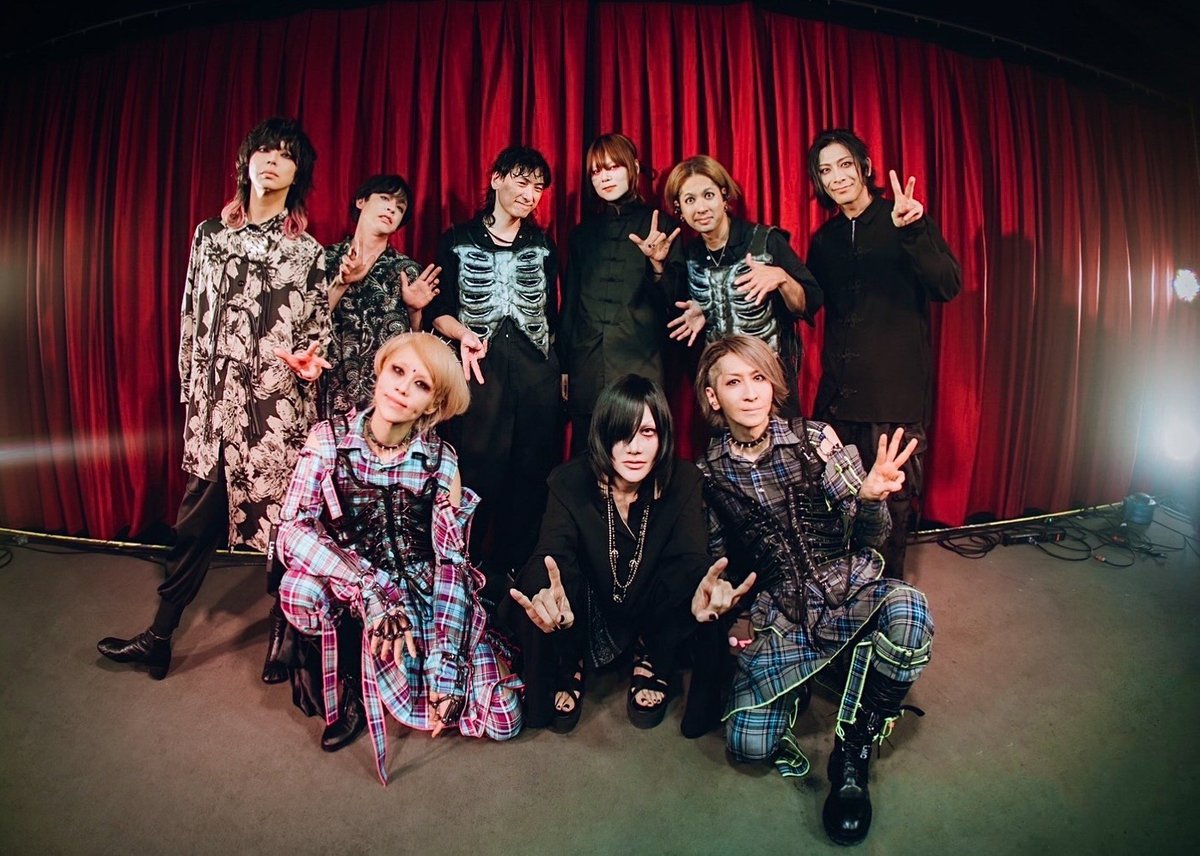 【LIVE】
LM.C × 有村竜太朗
「參龍會」in 台北 🇹🇼
✨ 今天是 DAY2！✨

12/9（二）18:30 / 19:00
📍 THE WALL LIVE HOUSE
（台北市羅斯福路四段200號B1）

☆ 時間流程
DAY2｜12/09（二）
16:30 周邊物販／現場票開賣／S票報到兌換特典
18:00 整隊／開放寄物
18:30 入場
19:00 開演

⏬ 演出資訊 ⏬