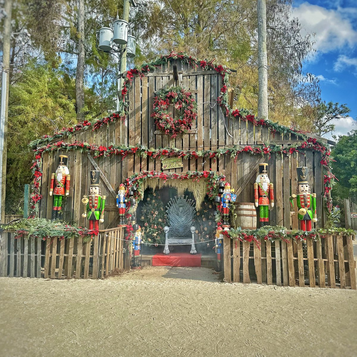 TuckBeck's tweet photo. Are you Team Krampus Croc? Or Team Gator Claus!!! No matter which team you are, you can meet them BOTH at @Gatorland Holiday Ho Ho Ho-Down this year! 🎄🐊🎄
.
#GatorlandBlogger #Gatorland
#GatorlandHolidayHoHoHoDown
#Christmas #HolidayHoHoHoDown
#KrampusCroc #GatorClaus ���🏻 https://t.co/6J3DMTgIr7