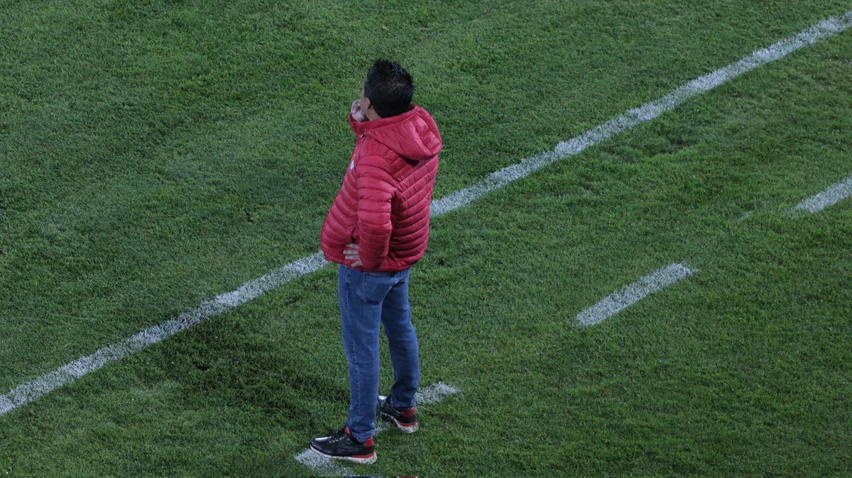 #Apertura2025
Así dirige el director Técnico de Xelajú Amarini Villatoro enfrentando al equipo de Antigu.
Minuto 30
Xelajú: 0
Antigua: 0
Vía <a href="/wgcolloy/">Willber Colloy</a>
#EUXela