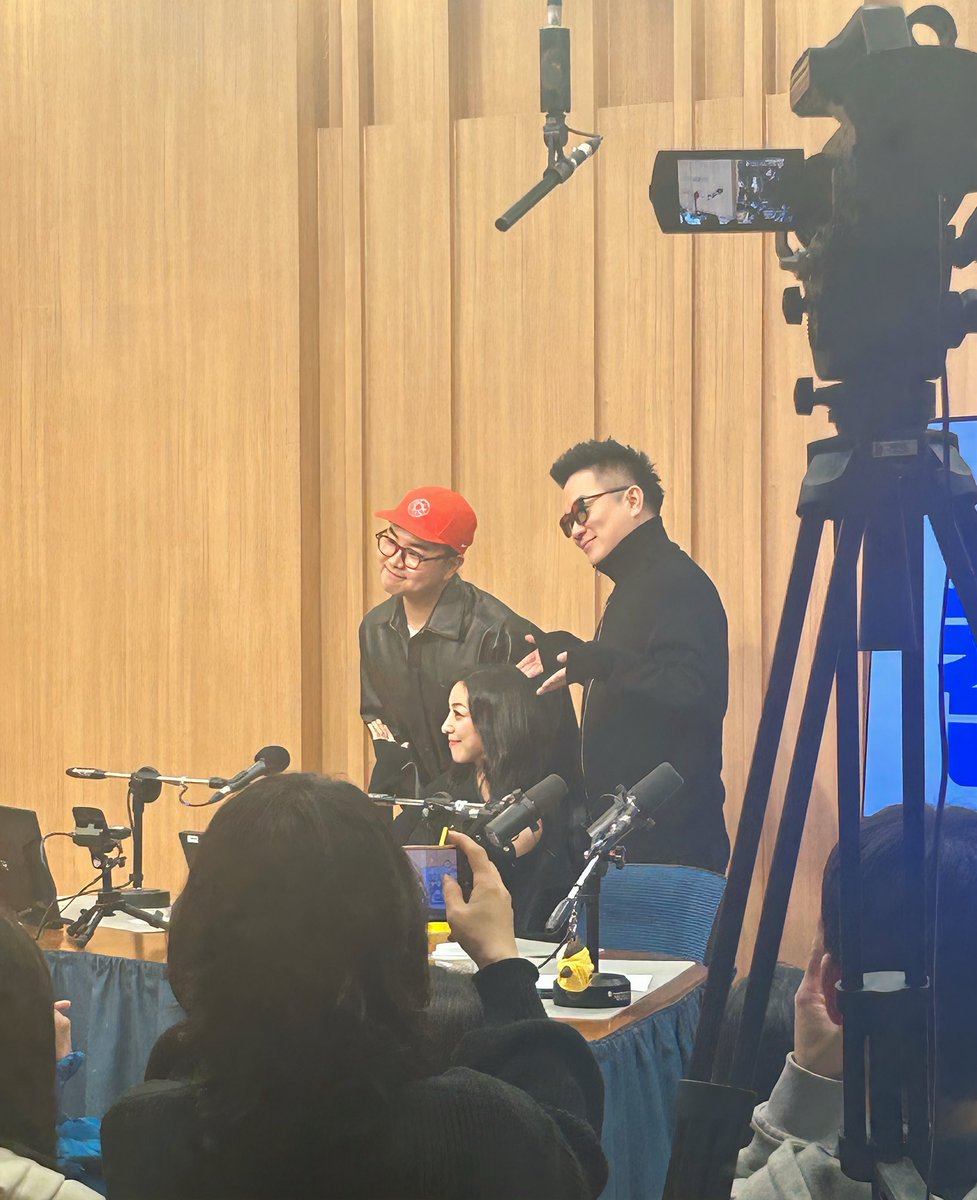 Luna__0812's tweet photo. 6년 만에 컬투쇼!
익숙한 즐거움과 따뜻한 에너지,
오늘도 잊지 못할 시간을 만들었습니다✨

#루나 #Luna #컬투쇼 #두시탈출컨투쇼 #SBS라디오 #6년만 #우리마지막이라면 https://t.co/k7GRv7Cgwq