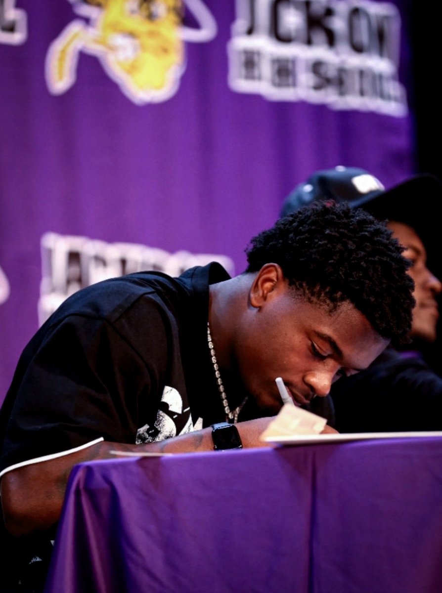 JosieMPittman's tweet image. Signing Day at Jackson 🖊
Ezavier Crowell,  Red Chapman, Juice Gordon, and Landon Duckworth signed today for the next level @LandonDuckworth @EzavierCrowell @GordonJamarrion @keeyunchapman @JacksonFootball