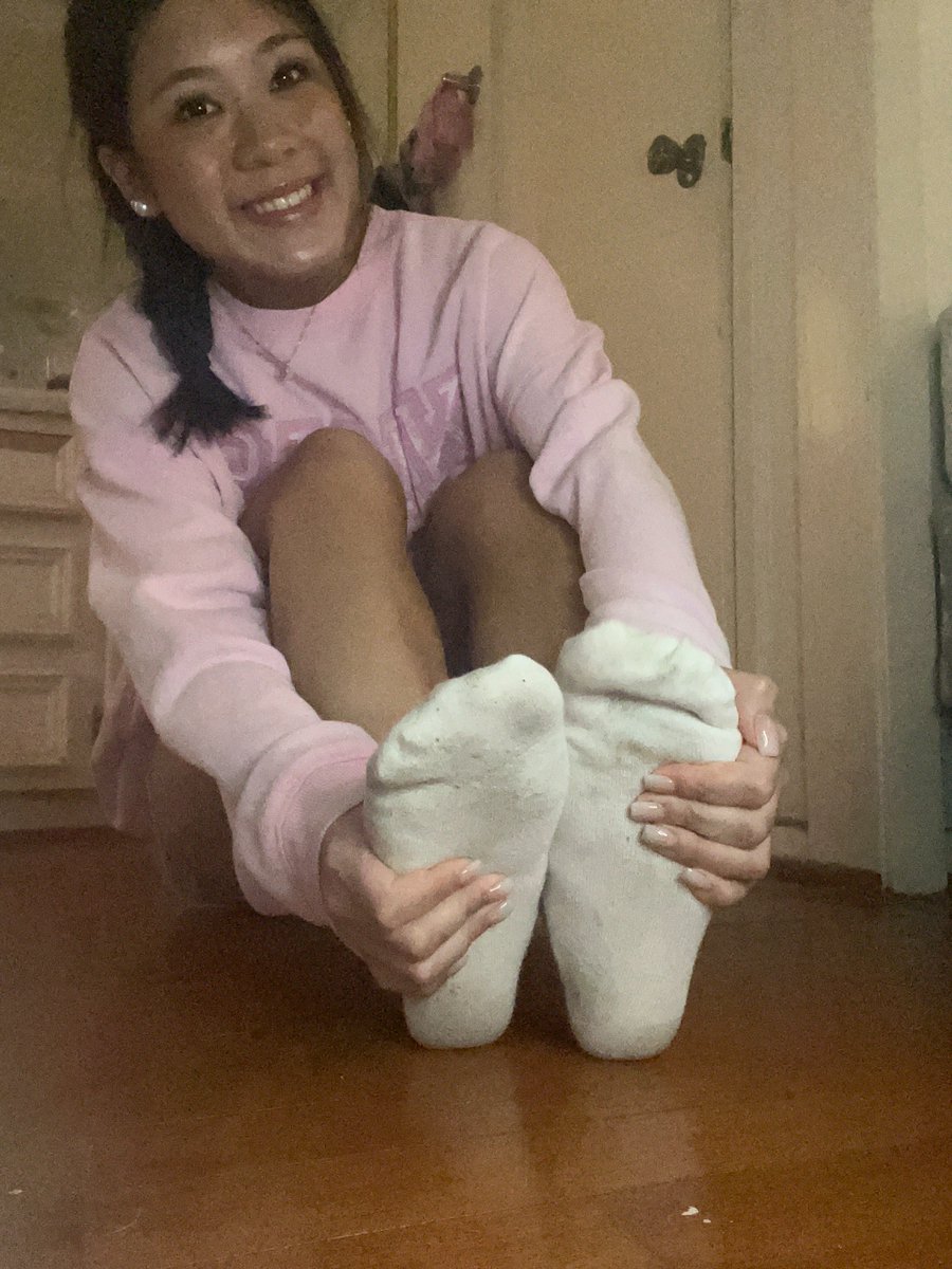 sofiazulane's tweet image. comfy socks, not-so-comfy intentions 😏🧦