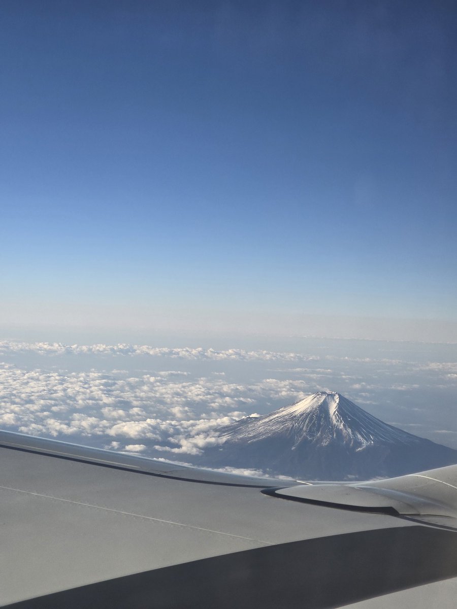 富士山 機内から見れる富士山は綺麗だった✨