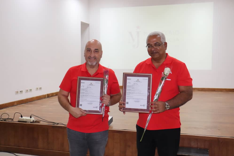 Hoy es un día especial para <a href="/Minjus_Cuba/">Ministerio de Justicia de la República de Cuba</a>: concluyó la digitalización de todos los registros civiles del país. Muchas felicidades y reconocimiento a los registradores y directivos, a las instituciones que nos acompañaron y a <a href="/FdoJSantiago/">Fernando Jesús Santiago Ollero</a> por la colaboración y apoyo. Gracias.