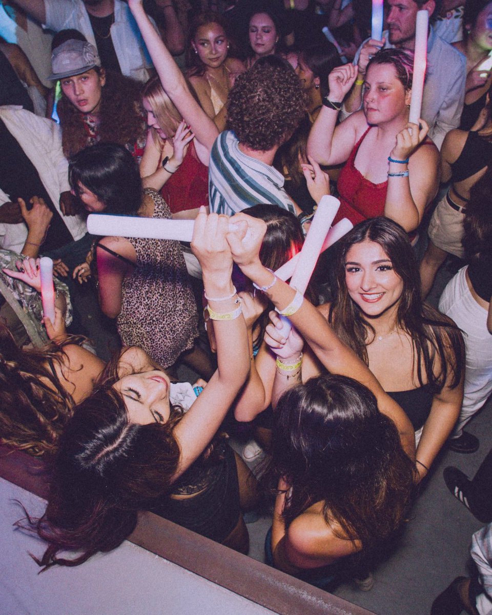 PauzPresents's tweet photo. December is here and we’re gearing up to bring the Club K-Pop energy to YOU! Here’s where we’re headed 💖✨
♡ 12/12 — Washington D.C. @unionstage 
♡ 12/13 — Phoenix @TheRebelPHX 
Link in our bio to grab your tix!! 🔗💞 (≧◡≦) https://t.co/kUGXWyEVxf