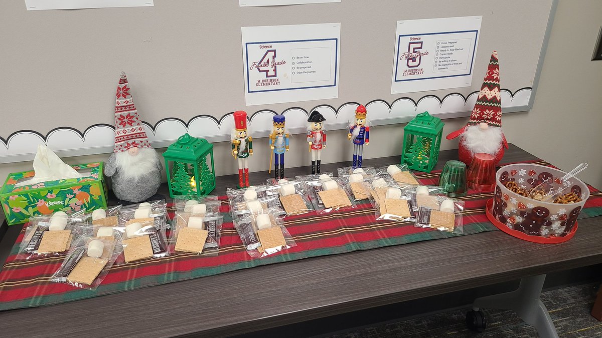 Ms_VillamizarBL's tweet photo. Selfie with elfie! Yummy smores during planning time #smores #selfiewithelfie #christmas #kindergartenteacher #teacherlife #MRobPRIDE @MRobinsonElem https://t.co/29JnnpmcUb