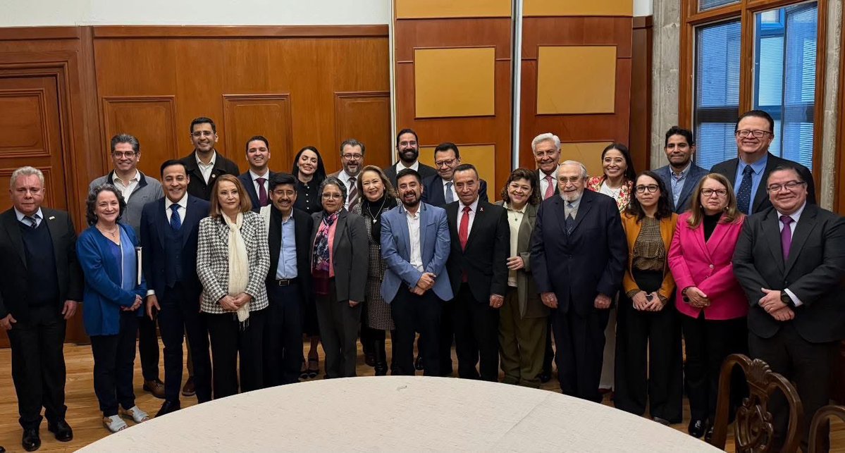 Celebro muchísimo que hoy se haya instalado el comité especializado de Ministras y Ministros en materia de trasparencia, acceso a la información y protección de datos personales. 
Soplan aires de cambio en el poder judicial, pasamos de tener una corte que estaba al servicio de la