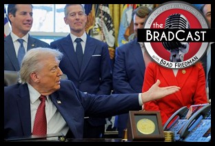 TheBradBlog's tweet photo. The High Cost of Trump's Terrible Policy Making: Today's #BradBlog
Guest: Dan Becker of @safe_climate on gutting of U.S. fuel efficiency standards; Also: Cutting Social Security and Medicare; Another bailout for Trump-tariffed farmers
FULL STORY, LISTEN: https://t.co/v3Ct5eSk5Z https://t.co/4Oc8oo2RQC