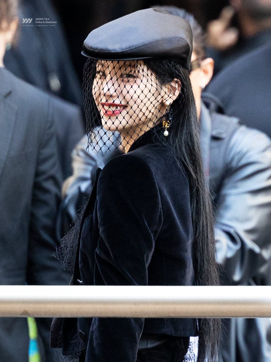 skysky_ca's tweet image. ドルガバSS25のイェジ。やっぱりこの日のスタイリングを忘れられない…