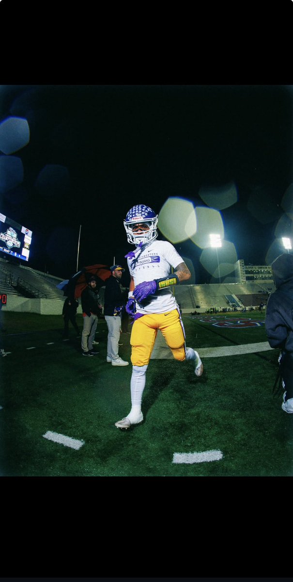 1evanharrison's tweet photo. thank you to @NHSTrojansFB for letting me be apart of the best program i ever been in.. huge shoutouts to @RyHunt3 and @NHSCoachWofford on making me a better player/person for the past 4 years! what a ride!! #11out #foreveratrojan ๐๐ https://t.co/HZhoOgdhdu