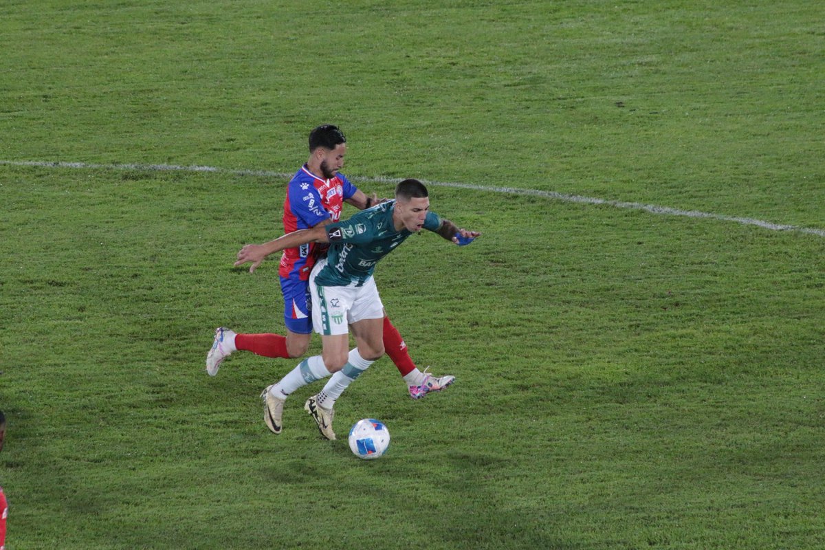 #Apertura2025
Finaliza el primer tiempo 
Xelajú: 0
Antigua: 0
📷 <a href="/wgcolloy/">Willber Colloy</a> 
#EUXela