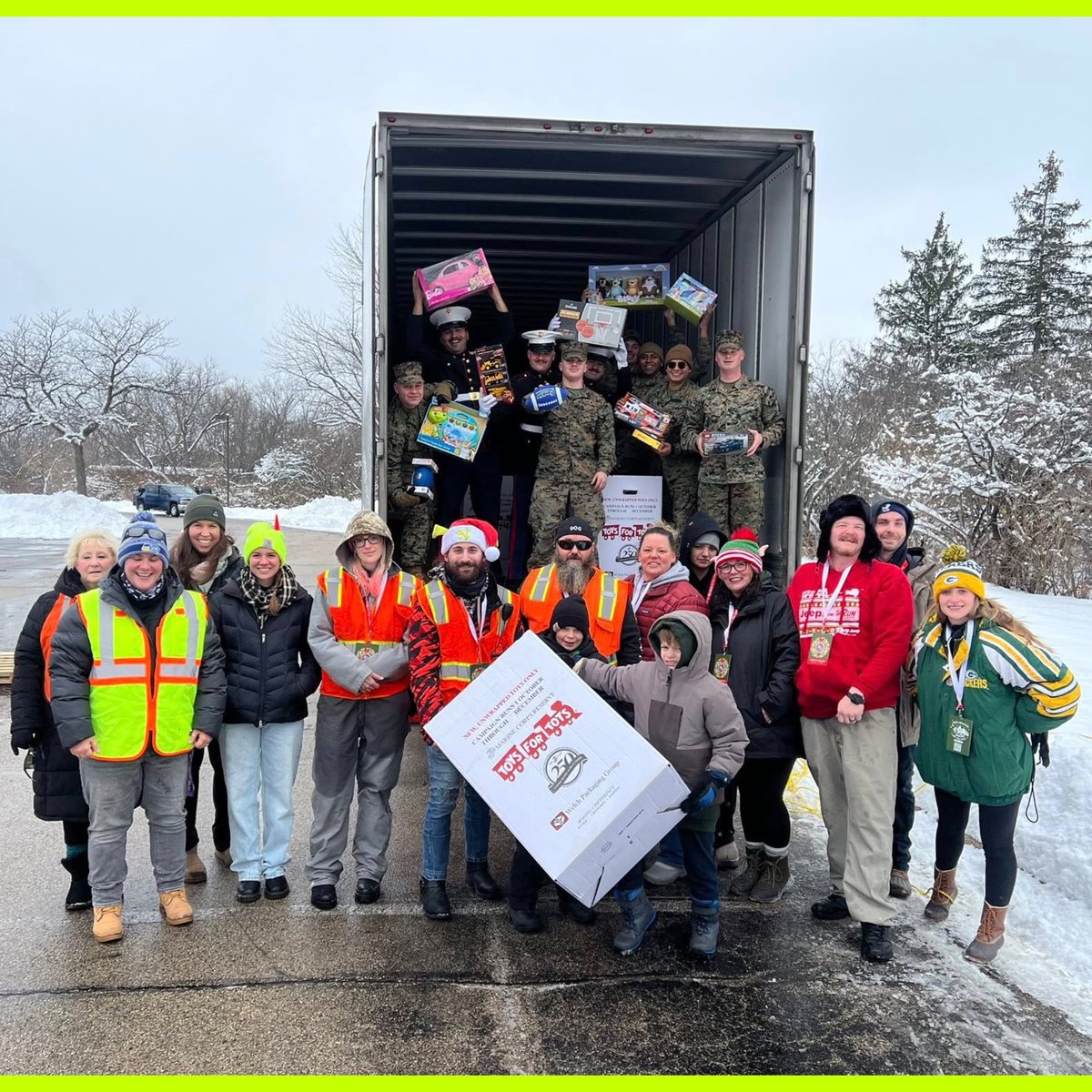 chadmikosz25's tweet photo. @JeepsOnTheRun @ToysForTots_USA 2025!

A weekend full of @Jeep , toys, friends, @JeppsonsMalort &amp; @mdrnlifeisrbsh ❤️

#JOTR #Jeeps #ToysForTots #JORT #RoadCrew https://t.co/y8UEawnDTf