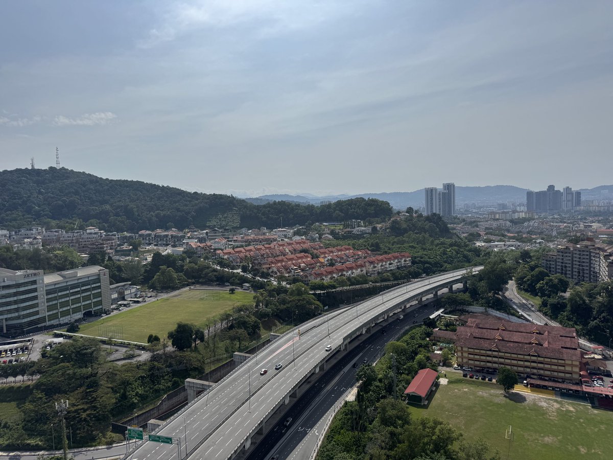 Here in KL 🇲🇾 for a week , excited for some OP14 gaming and if anyone knows a shop in KL that sells singles please DM me!