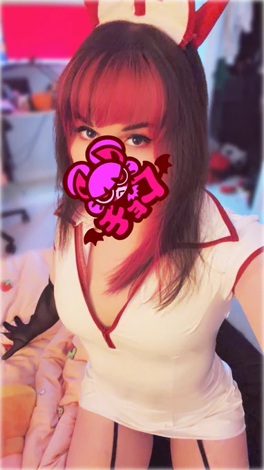 Well, it fits I gotta do pics with the wig + contacts soon...