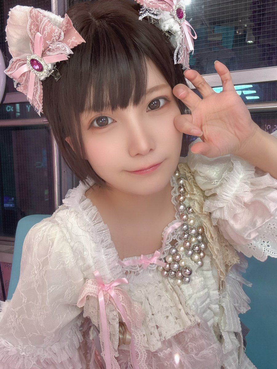 ★ 真珠★眠る猫ちゃんとバラ★コロンと可愛いバラ★青い小鳥★クローバー★ キラキラな猫ちゃんかわいい❣️