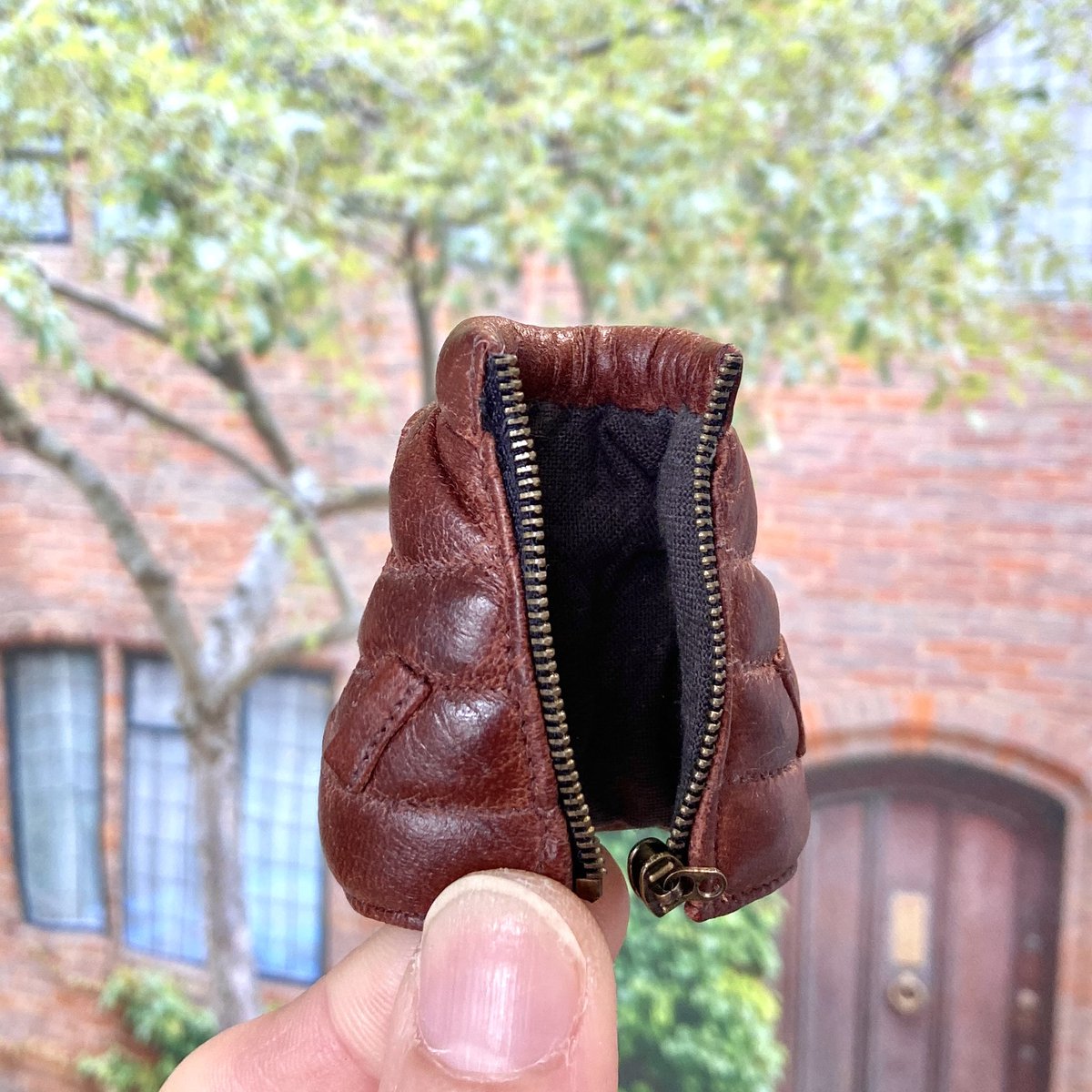 本革ダウンベストは、予定よりも少し数を増やしてこの様なラインナップになりました🙌🏻ブラウンだけやたらとヴィンテージ感がありますが、もちろんイベントに向けて新しくお作りした物ですのでご安心ください😌
長袖カットソーを持ってくるのを忘れてしまったので、着画は明日アップしようと思います‼️