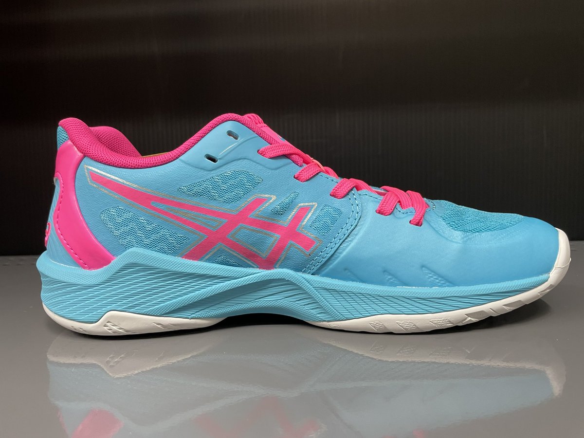 g2_shinjuku's tweet image. 【#オーダーシューズご紹介】

#アシックス バレーボールオーダーシューズ ローカット ¥18,700
水色とピンクの相性の良さを全面に出したかわいいカラーリングの1足です✨

24.0cm限定で販売中です🩵🩷

#asicsvolleyball
#ギャラリー2新宿店