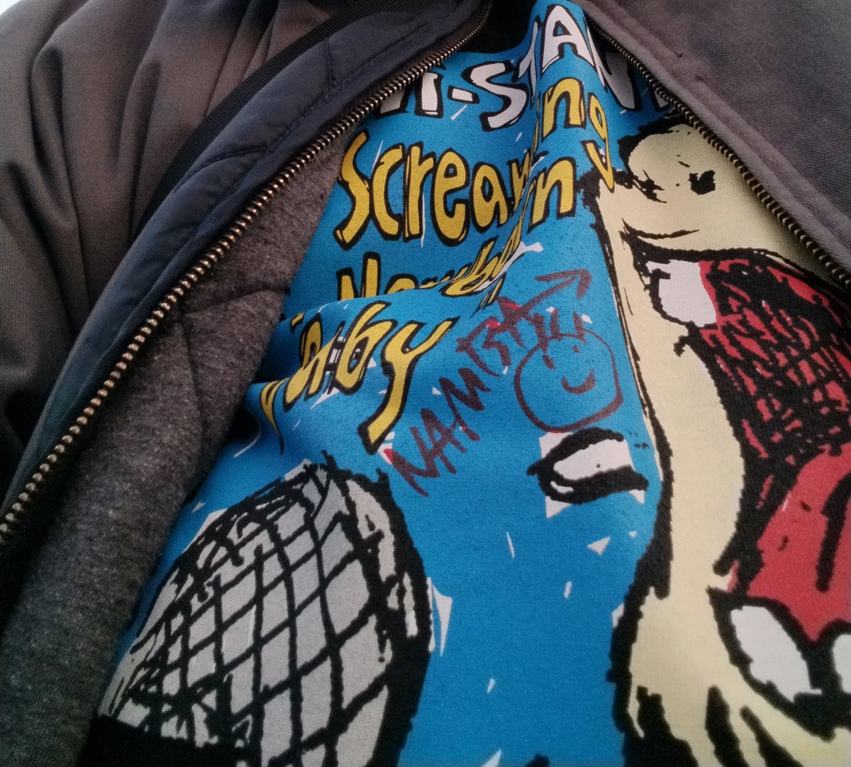5656Jeeesus's tweet photo. @payao__yan やっぱ同世代w
これから始まるツアーのTシャツw
ある場合で書いて貰った!コレでツアー行ってきます🙋 https://t.co/YD4qAyxLTj