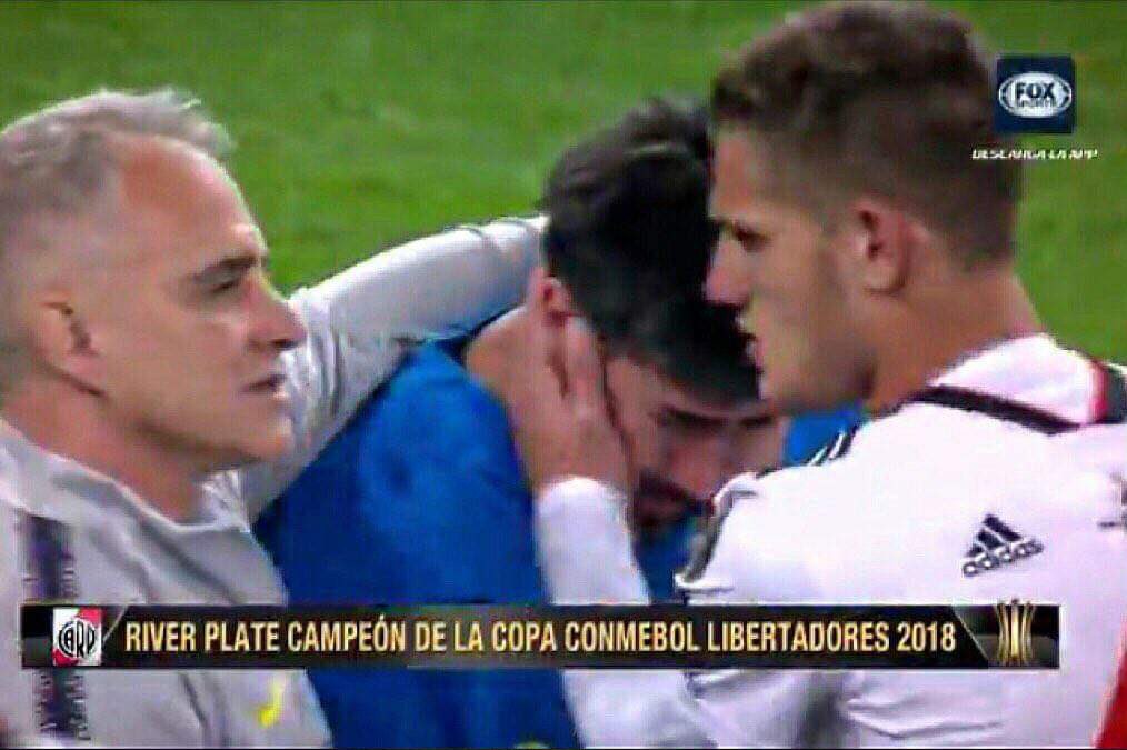 No solo les ganamos el partido más importante de la historia yendo 0-1 en la cancha del Real Madrid y les levantamos la Copa en la cara, sino que los tuvimos que ir a consolar. Es el pico máximo de felicidad y tristeza. Nunca nos vamos a olvidar. Feliz aniversario.