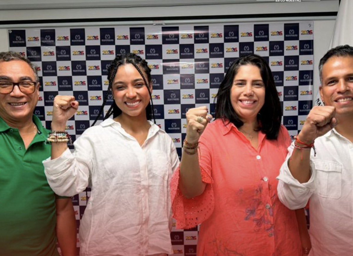 JACOBOSOLANOC's tweet image. Juliana Guerrero reaparece en el Cesar presentando su lista a Camara de Representantes por el frente amplio conformada por Luis Quintero hijo de el ex-representante Chichi Quintero, y el candidato eterno a todo Arturo Calderon, con esto Juliana comienza a cimentar su campaña a la…