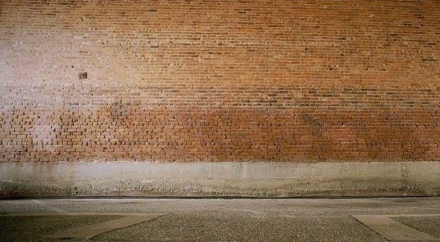 "Es solo una pared" 

La pared: