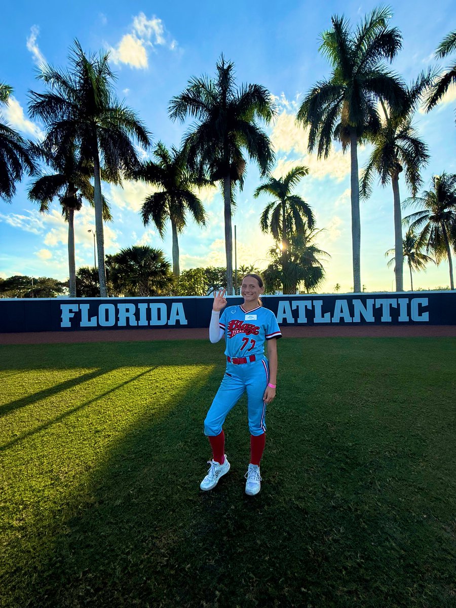 JillianH_2028's tweet image. Thankyou SOOO much @FAUSoftball for putting on an amazing camp in paradise! I had so much fun and cant wait to go back! #BBE #pinkteamforlife