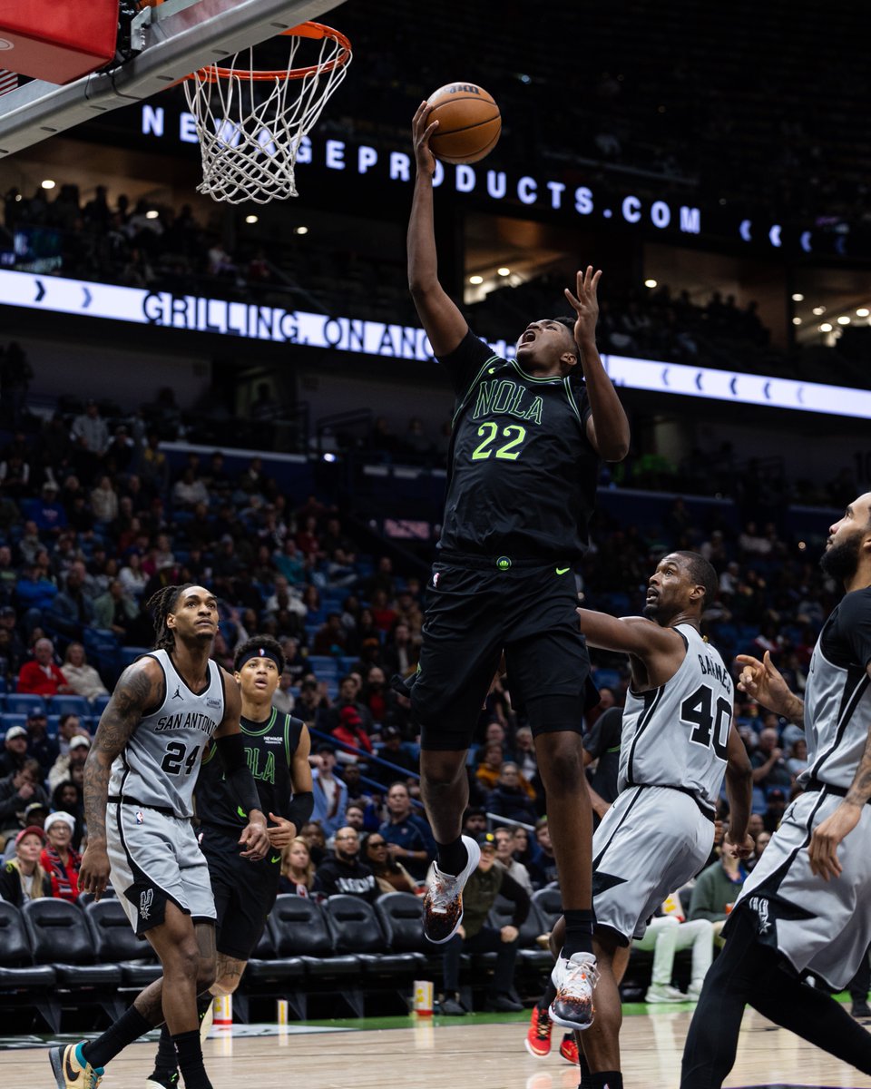 DERIK QUEEN IN JUST THE 3RD QUARTER:
21 PTS
4 REB
5 AST
100% FG