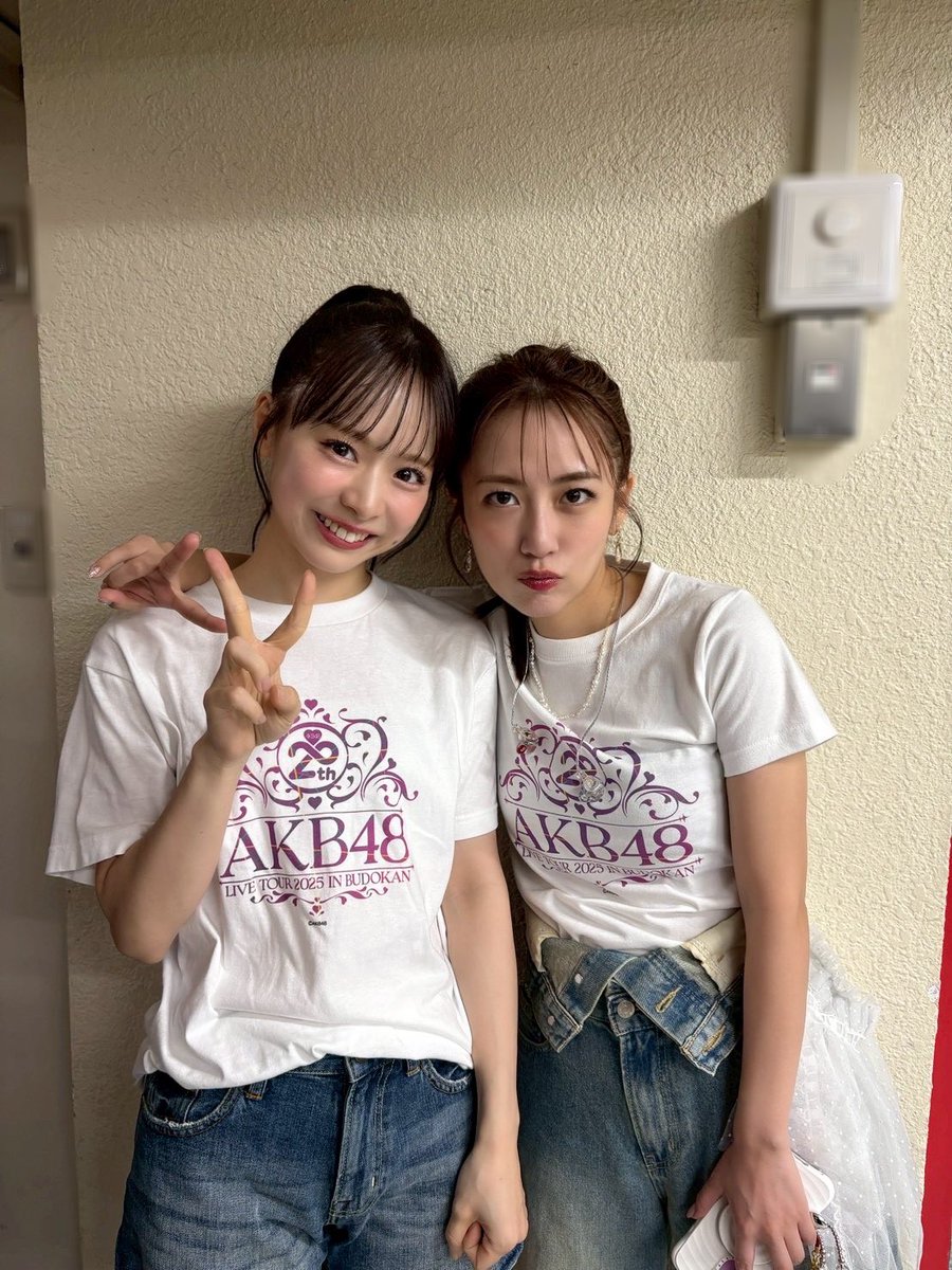 武道館千秋楽ダブルアンコール
「現役メンバーで2.3曲やった方がいい。選曲は任せます」となるに伝えて戻ってきたのがあの3曲でした。
現役メンバーの未来への覚悟を感じて胸が熱くなりました。
あなたが4代目で本当によかった！
年末までもう少しそばで見守らせてね☺️ #AKBは青春ですin武道館