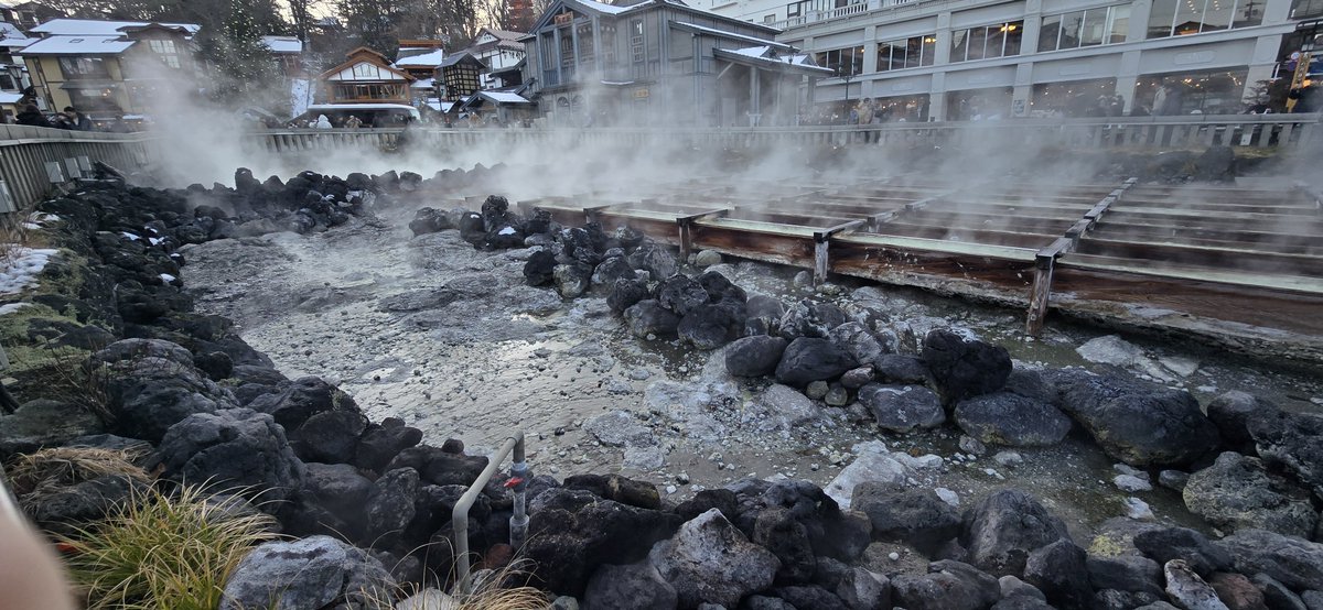 PascalWahhh's tweet image. Kusatsu onsen, such a beautiful snow town. Might have some special private onsen pics to be found if you dig.