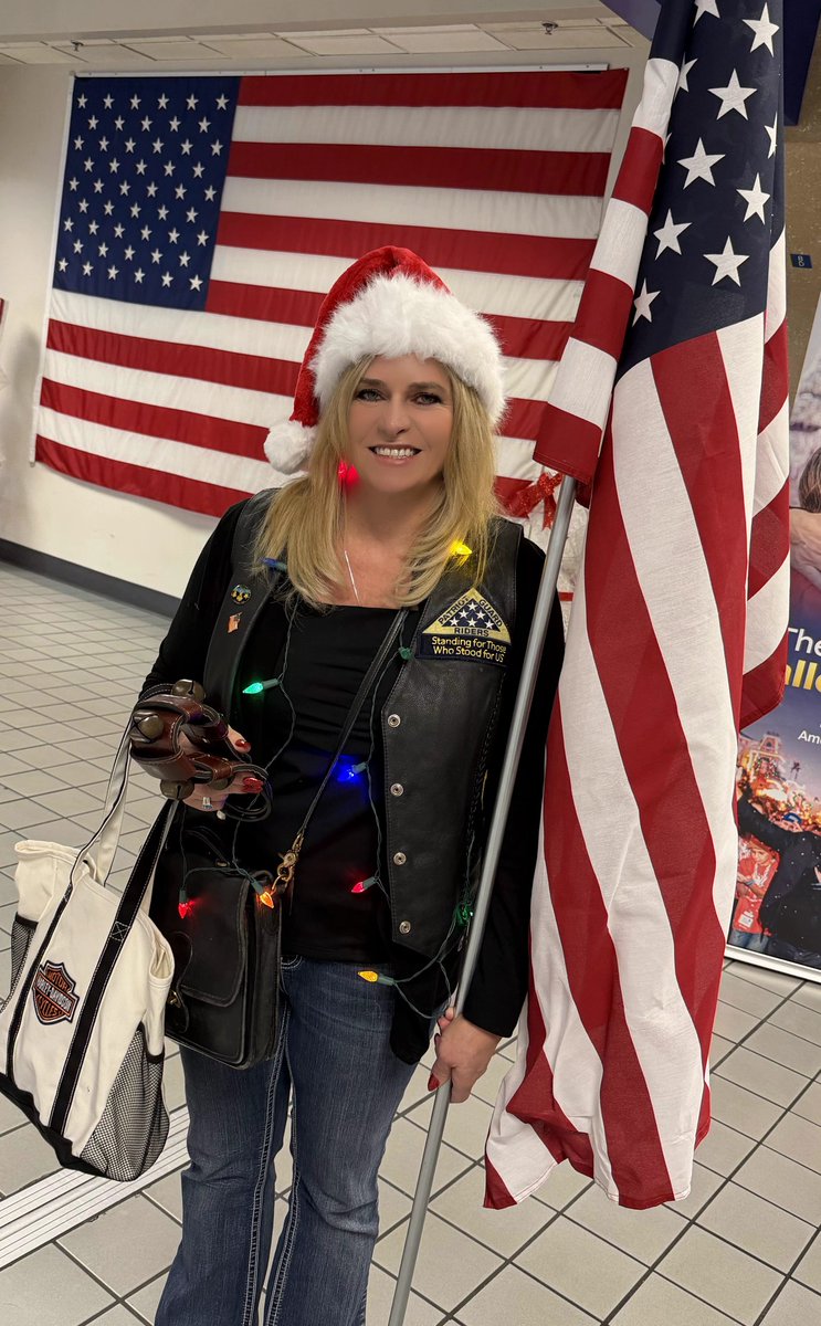 AGWeber440's tweet photo. Every December, the @GarySiniseFound and @GarySinise @AmericanAir bring Goldstar children together for a retreat called #snowballexpress to bond with other Goldstar families and enjoy a moment in time. We had the honor of supporting the DFW airport send-off. Humbling🇺🇲🙏❤️ https://t.co/SQ3KvzNPiC