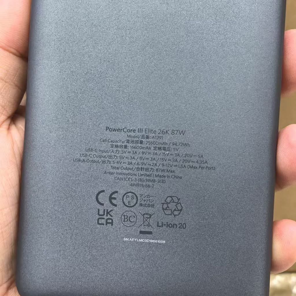 BuiDucDuy88's tweet photo. Sơ lược về em nó :
- Sạc dự phòng Anker PowerCore III Elite 26K 
- Công suất tổng tận 87W
- 4 cổng sạc nhanh ( 2 usb + 2 type C )
- Sạc ra 87W , sạc vào 60W khi dùng đơn cổng
- Dung lượng 25.600 mAh (  94.72 Wh ) vừa đủ mang lên máy bay mà không cần xin phép https://t.co/loroTdkgaV