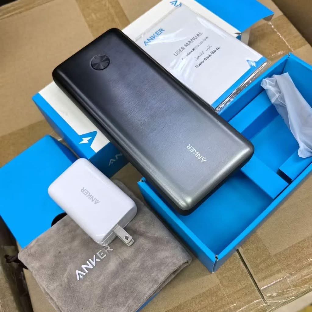 BuiDucDuy88's tweet photo. Sơ lược về em nó :
- Sạc dự phòng Anker PowerCore III Elite 26K 
- Công suất tổng tận 87W
- 4 cổng sạc nhanh ( 2 usb + 2 type C )
- Sạc ra 87W , sạc vào 60W khi dùng đơn cổng
- Dung lượng 25.600 mAh (  94.72 Wh ) vừa đủ mang lên máy bay mà không cần xin phép https://t.co/loroTdkgaV