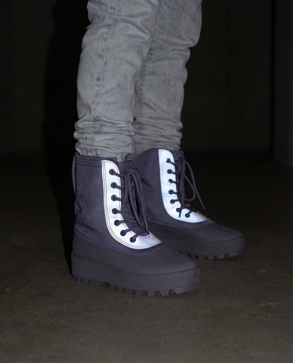 aleqth's tweet image. the eyestays are 3M