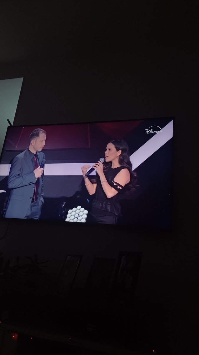 _itswxnder_'s tweet photo. Eu tirando foto da Fabi bang no The voice tal como uma mãe orgulhosa 😭😭😭😭😭😭😭😭
#thevoice
#fabibang https://t.co/pHL5EddNUI